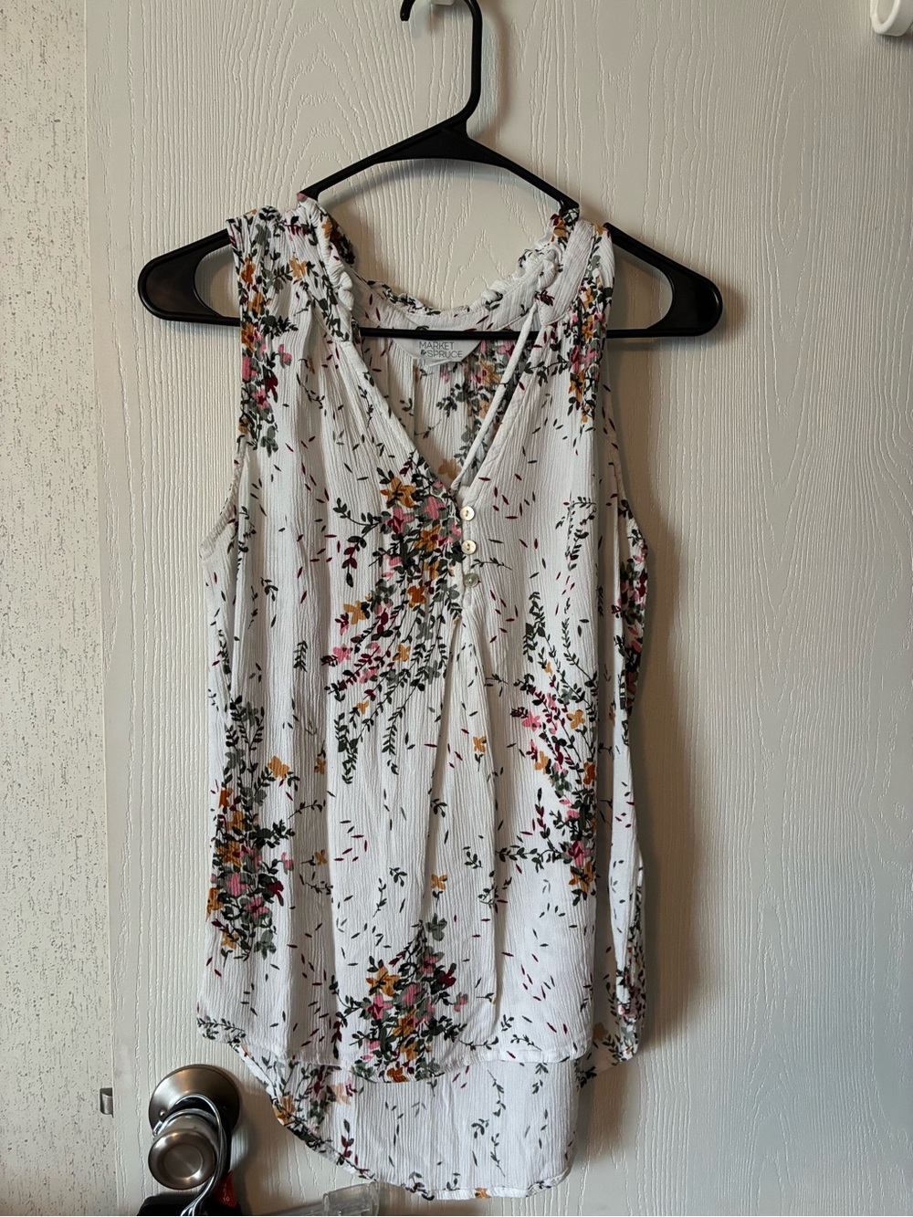 Women’s White Floral Sleeveless V-Neck Blouse